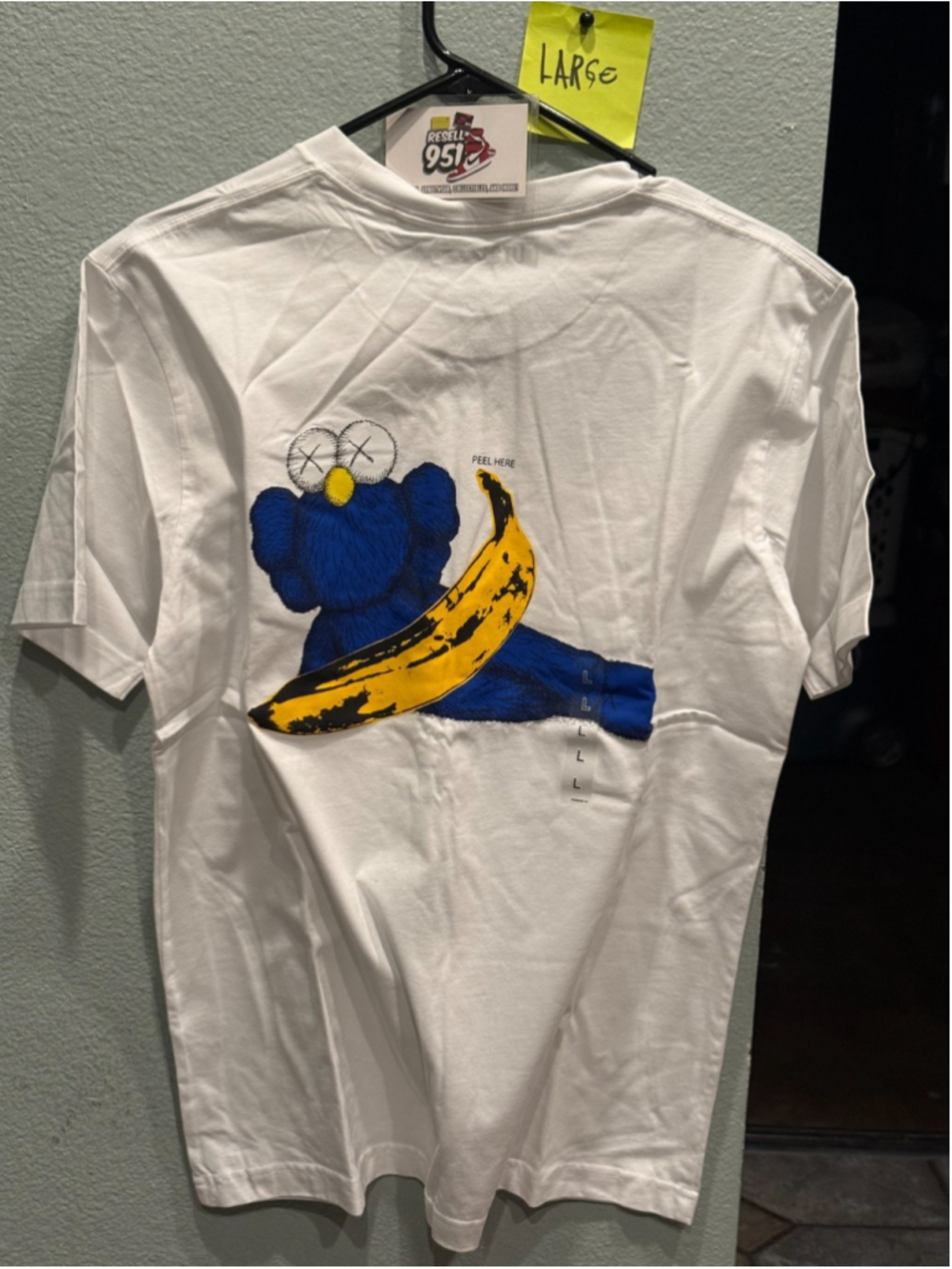 Uniqlo KAWS Banana Graphic Tee 341-471321 Large Size